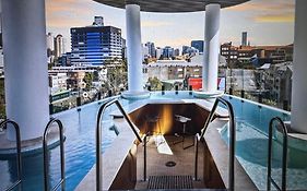Entire Flat W Infinity Pool And 5M Walk To Fort Valley Station
